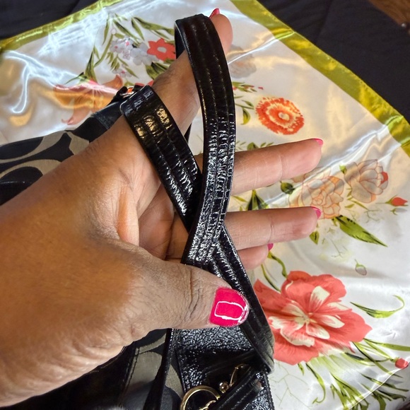 Coach Laura Signature Tote Black Patent Leather Trim - Picture 8 of 14